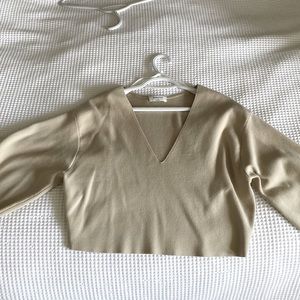 Babaton sweater, only worn once, sadly just did not fit right. Billow sleeves